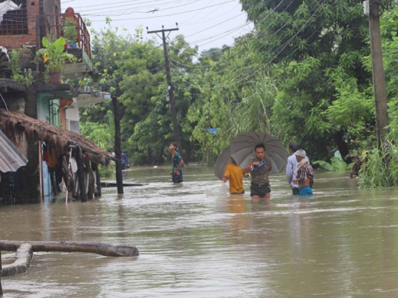 गाईघाट बजारका दर्जनौं घर र पसल डुबे